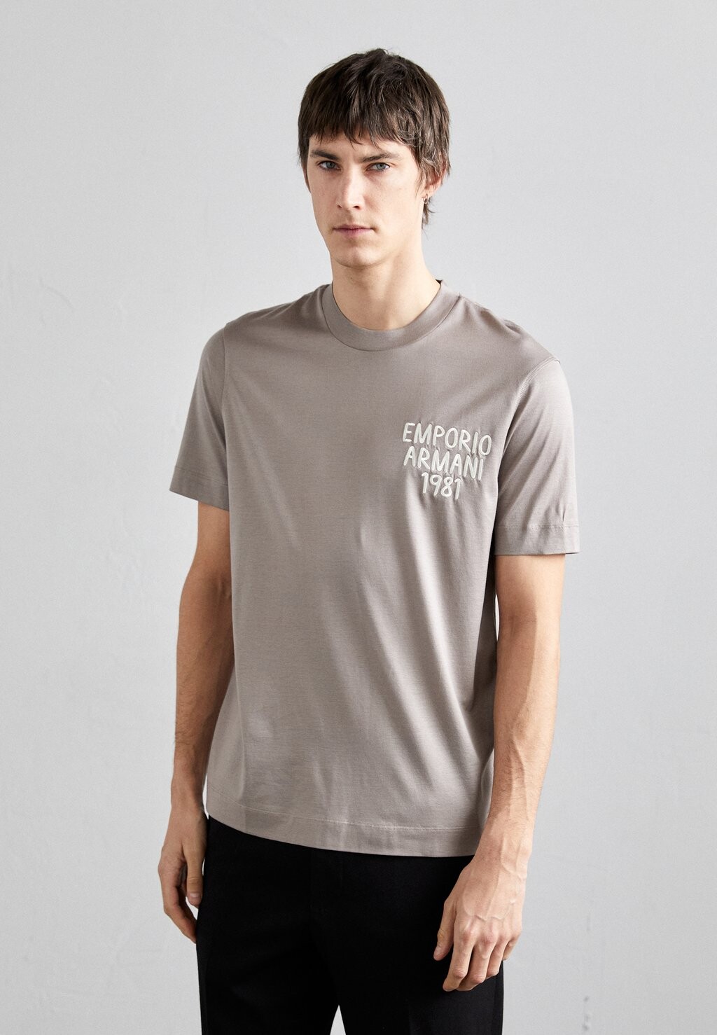 

Футболка с принтом Emporio Armani, светло-коричневый