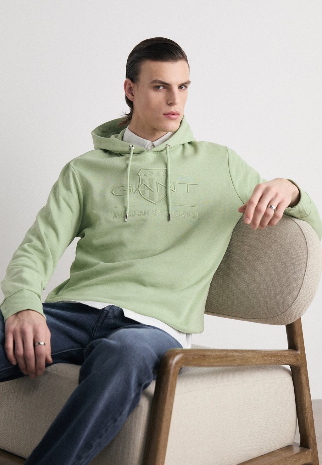 

Худи TONAL SHIELD HOODIE GANT, цвет milky matcha