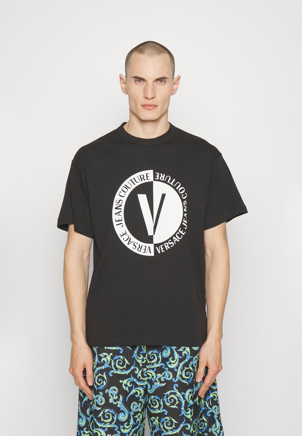 

Футболка с принтом Versace Jeans Couture, черный