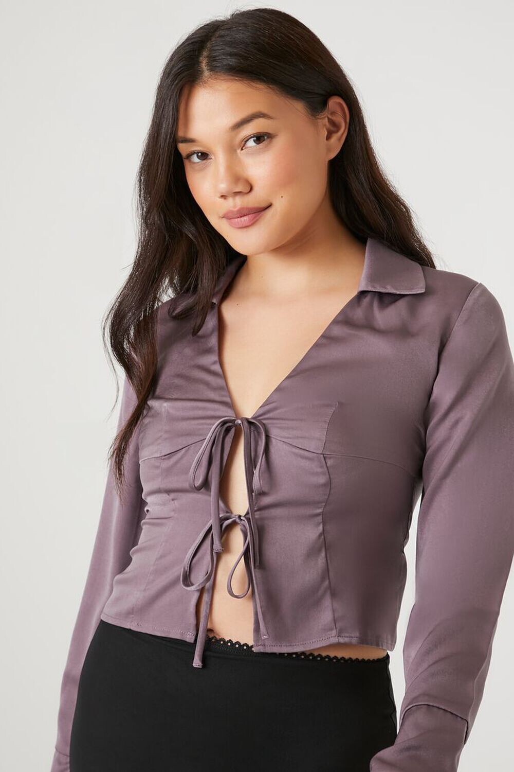

Атласный укороченный топ с завязками спереди Forever 21