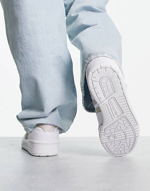 

Бело-бежевые низкие кроссовки adidas Originals Rivalry