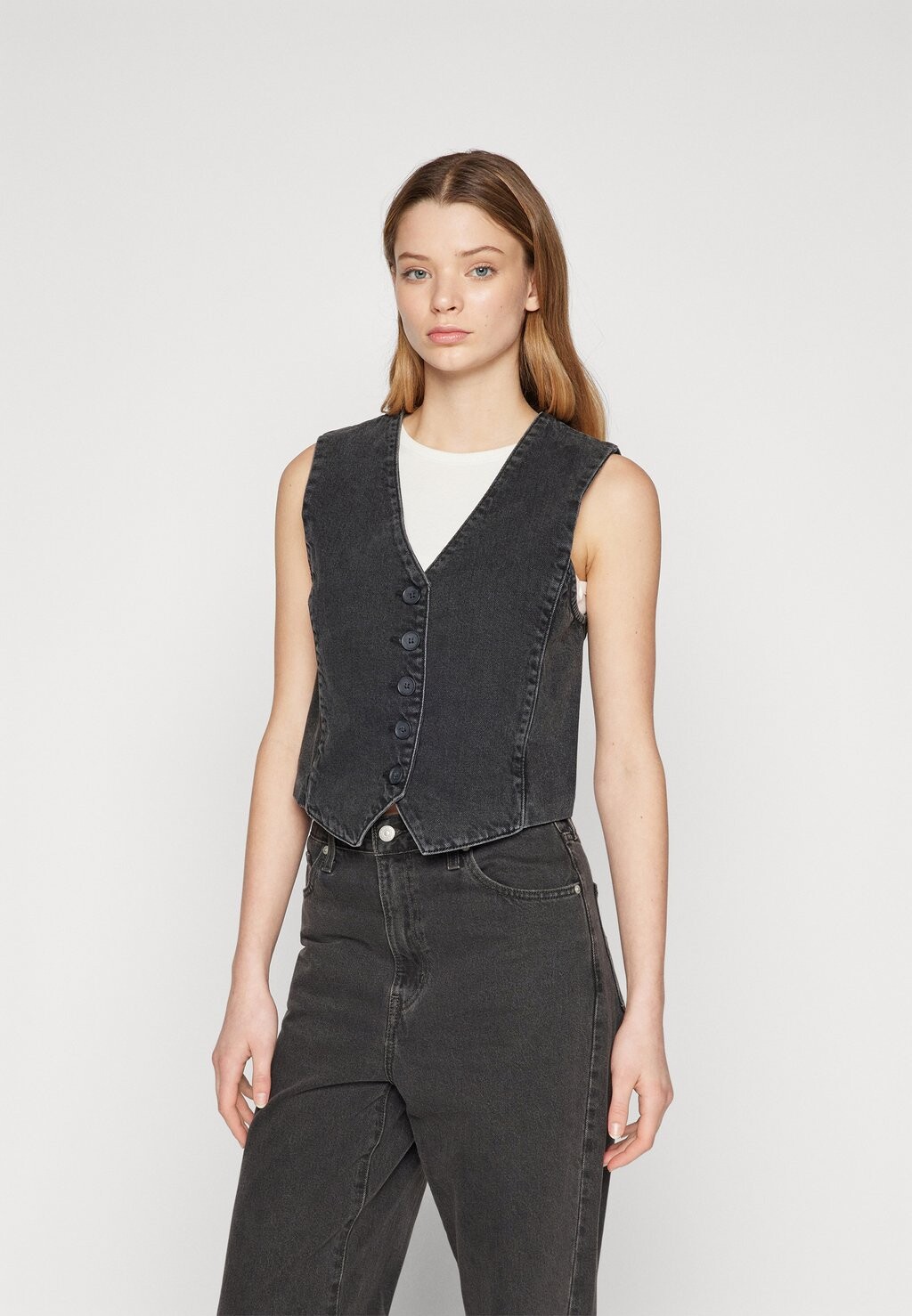 

Жилет ONLRHANA WAISTCOAT DOT ONLY, цвет washed black