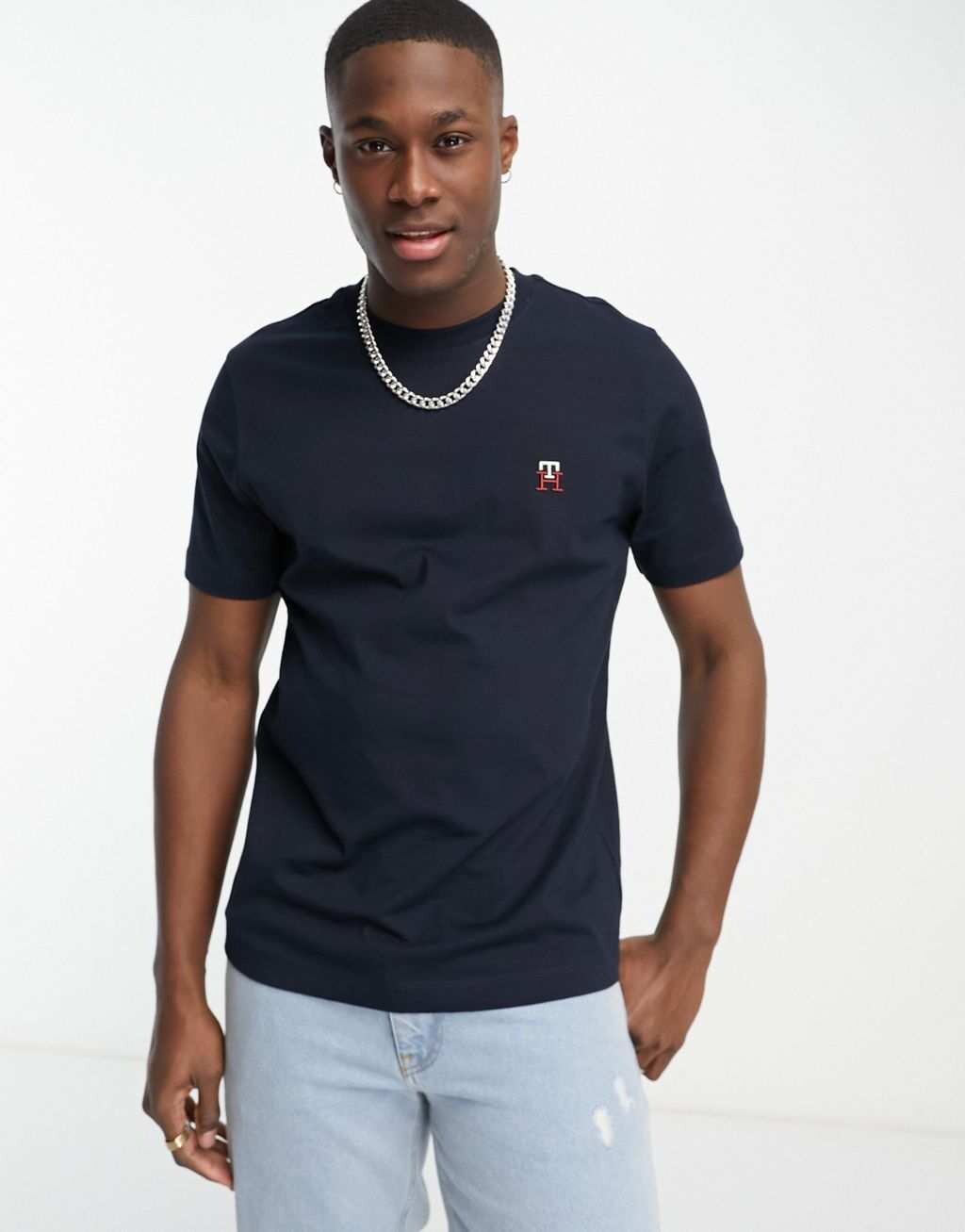 

Темно-синяя футболка с маленьким логотипом Tommy Hilfiger, Синий