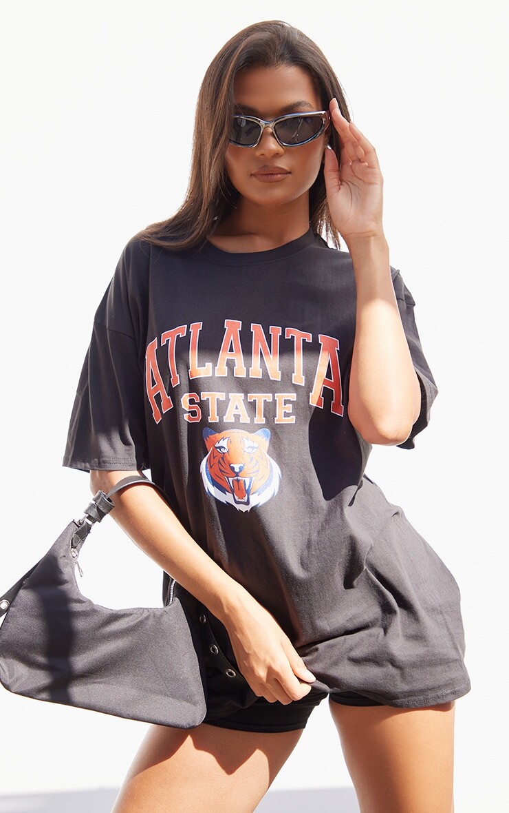 

PrettyLittleThing Черная объемная футболка с принтом Atlanta State, Черный