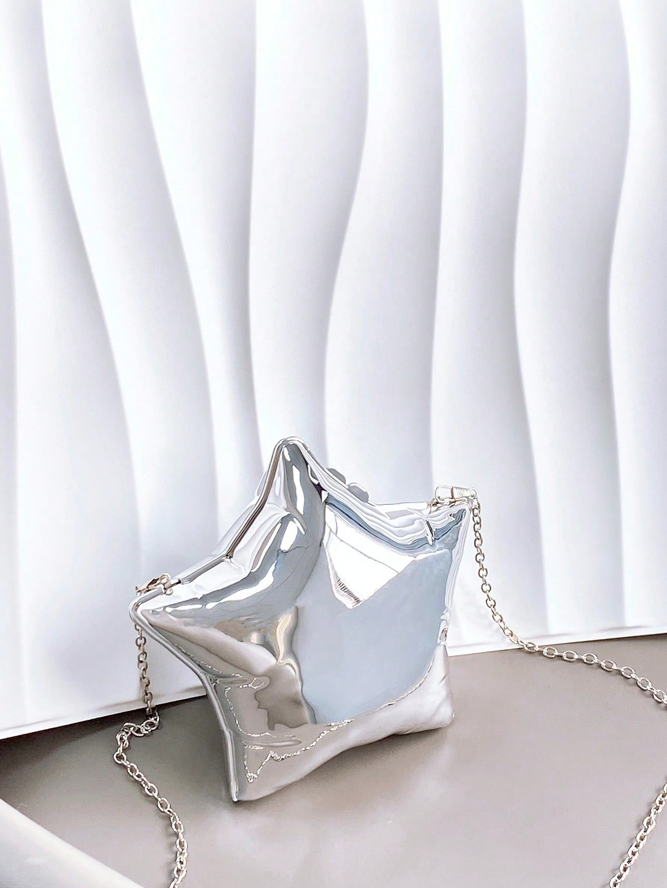 цена Модная акриловая зеркальная сумка через плечо в форме звезды, серебро