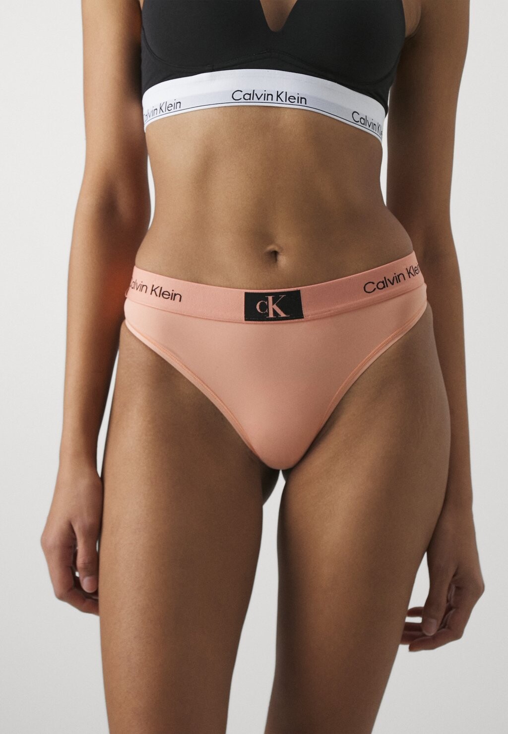 

Стринги MODERN Calvin Klein Underwear, нюдовый
