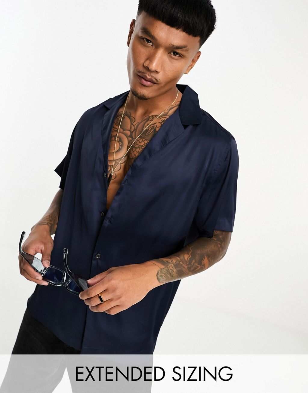 

Темно-синяя непринужденная атласная рубашка ASOS DESIGN