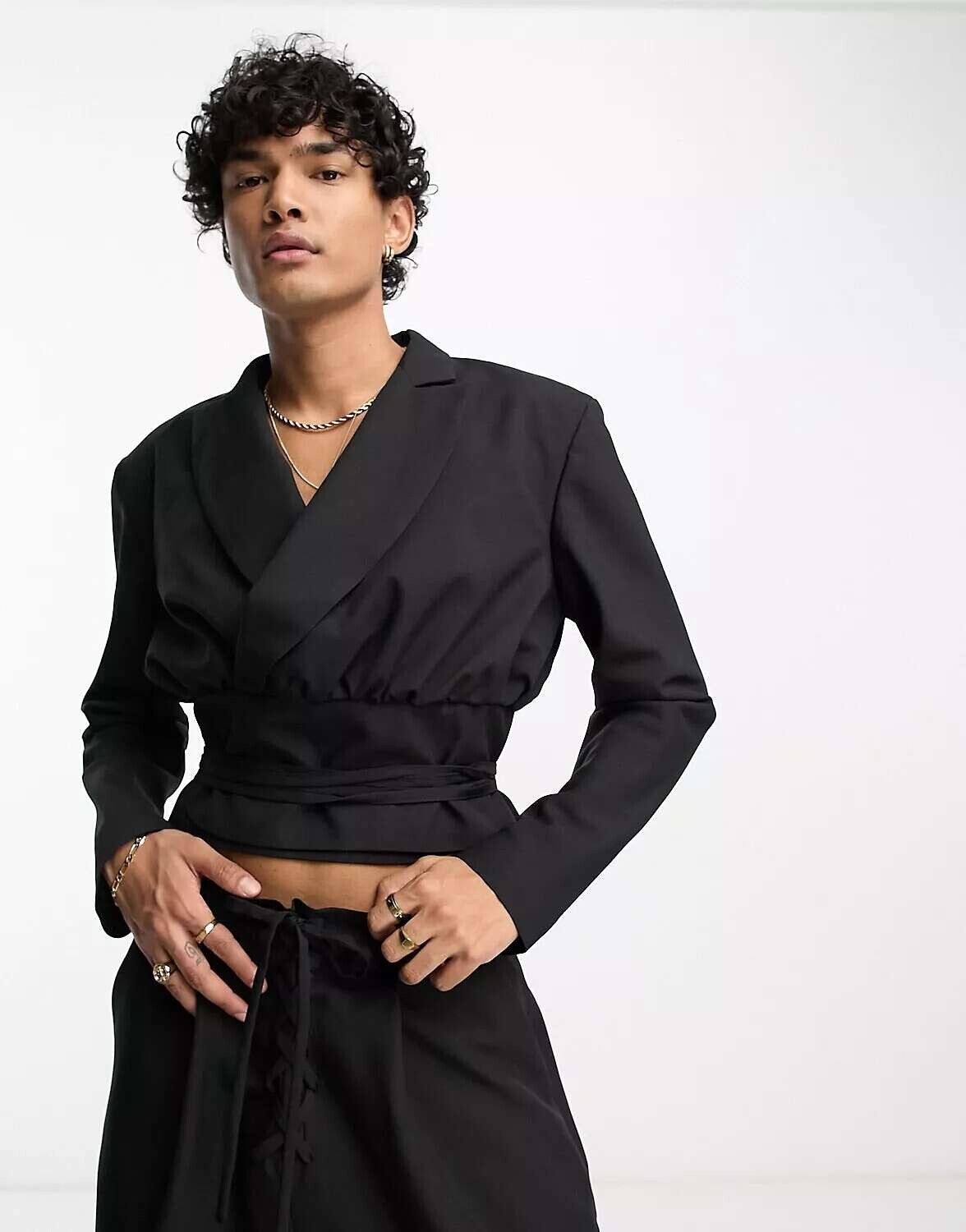 

Черный укороченный пиджак на шнуровке ASOS