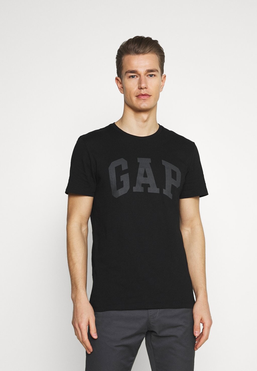 

Футболка с принтом GAP, черный