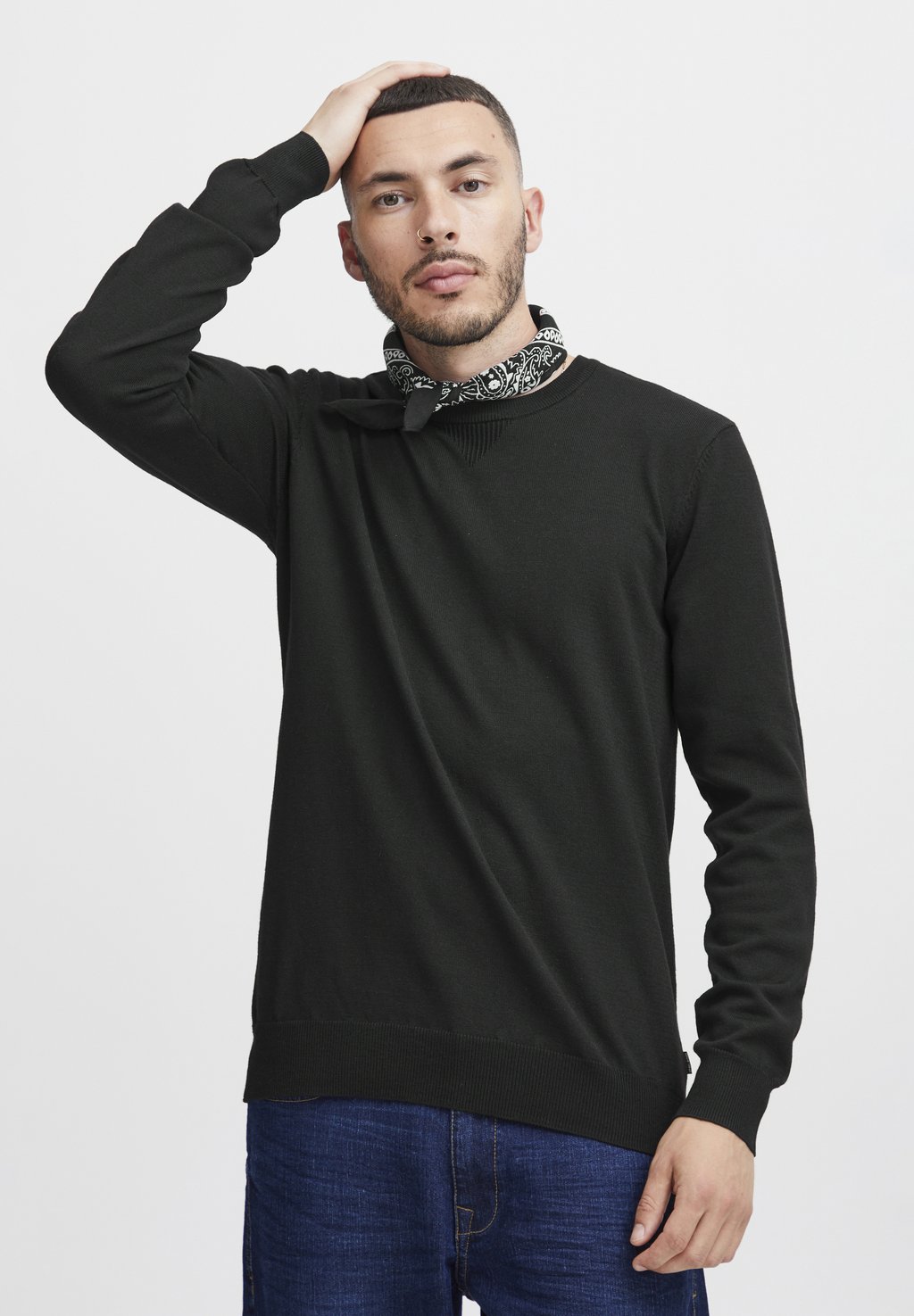 цена Вязаный свитер Blend, цвет black