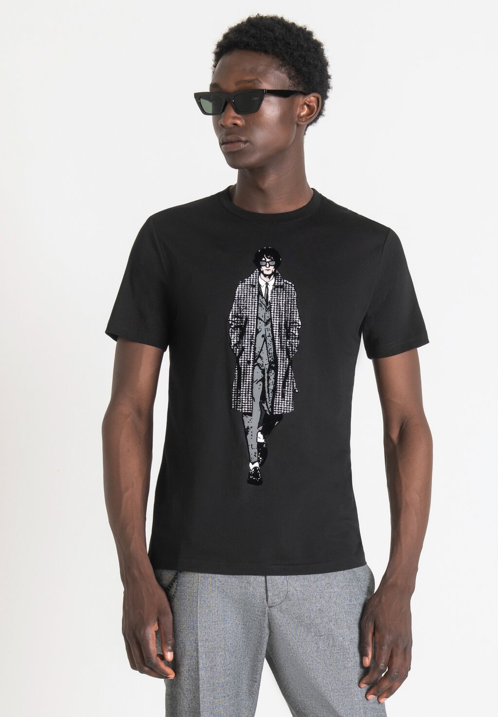 

Футболка с принтом Slim Fit T-Shirt And Front Print Antony Morato, черный