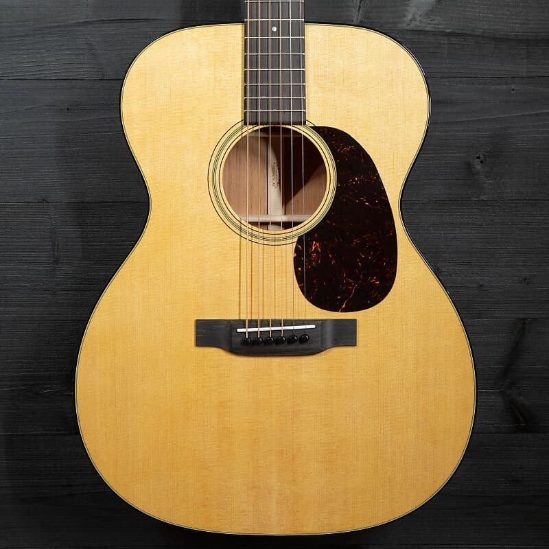 

Акустическая гитара Martin 000-18 Standard Series Mahogany / Spruce