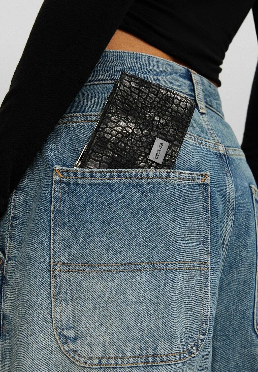 

Кошелек Animal Print Embossing Bershka, черный