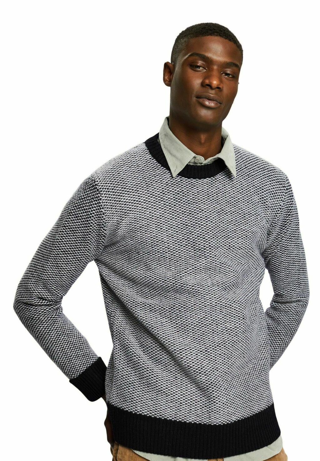 

Свитер Esprit, черный