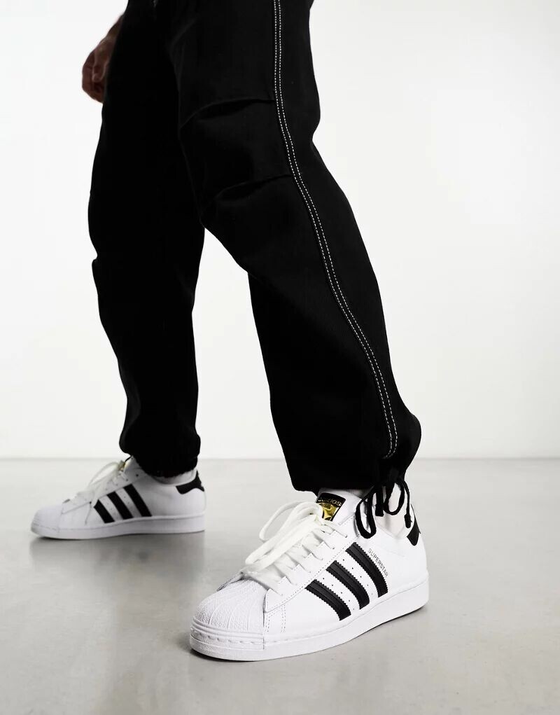 

Черно-белые кроссовки adidas Originals Superstar