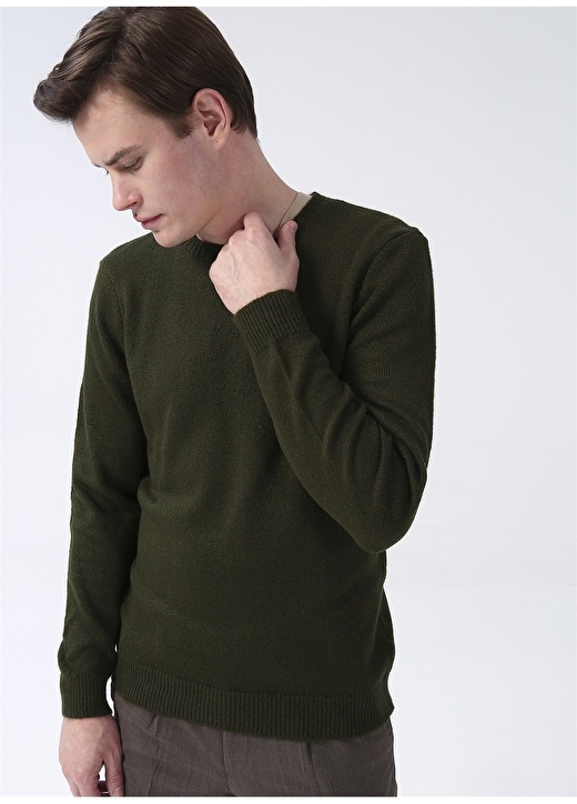 Мужской свитер цвета хаки с круглым вырезом Fabrika