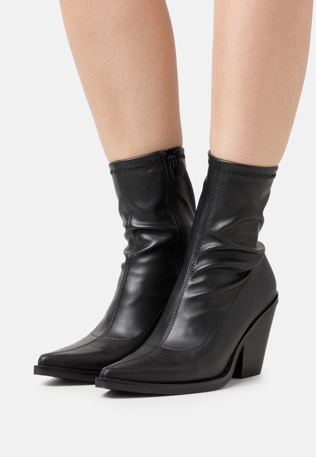 

Ботильоны на высоком каблуке ALDO, черный
