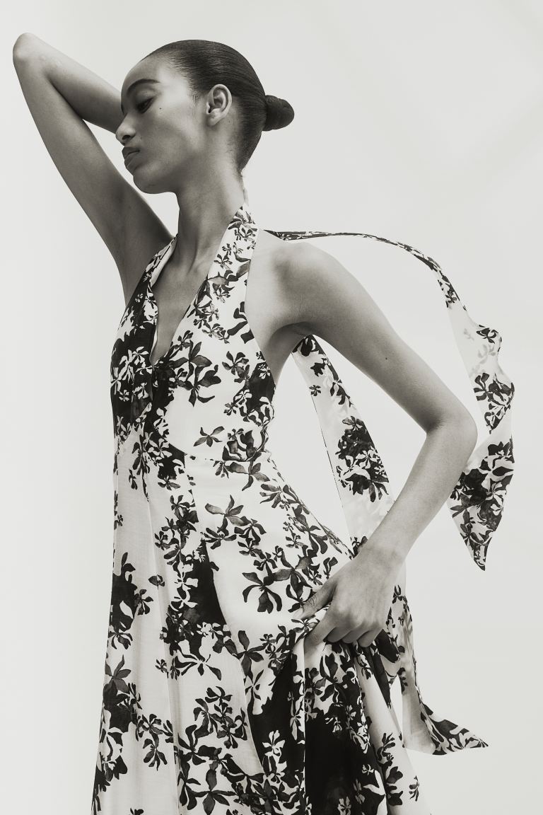 Длинное платье с воротником халтер H&M, белый женское пляжное платье с v образным вырезом длинная юбка свободного покроя с цветами