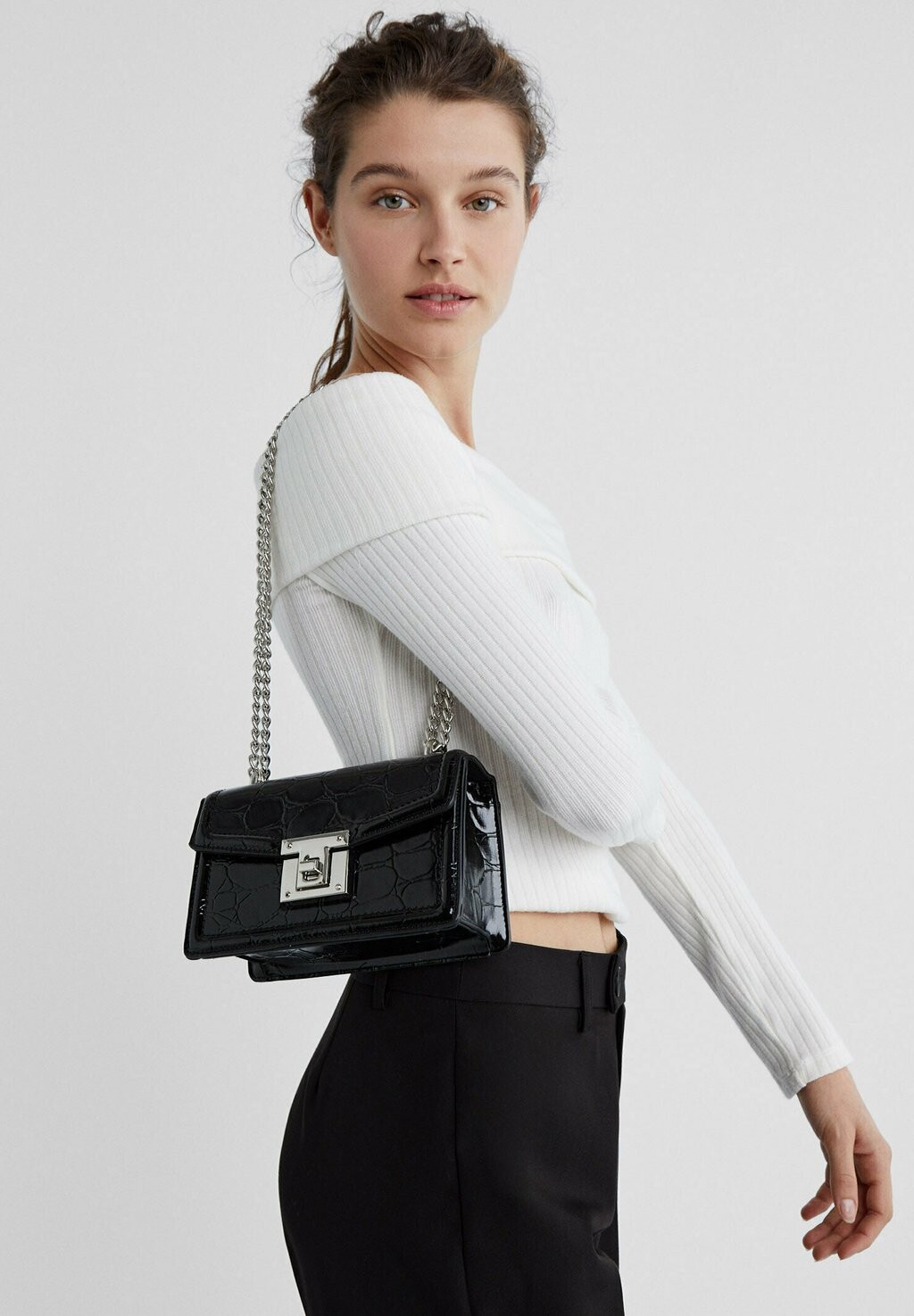 

Сумка через плечо Stradivarius, черная