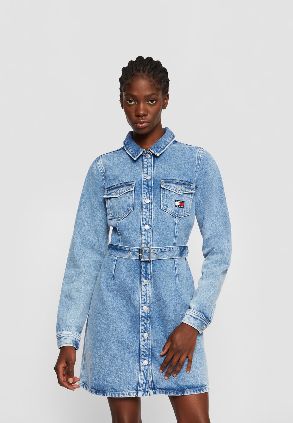 

Платье Vaquero Tommy Jeans SLIM BELTED DRESS, цвет denim light