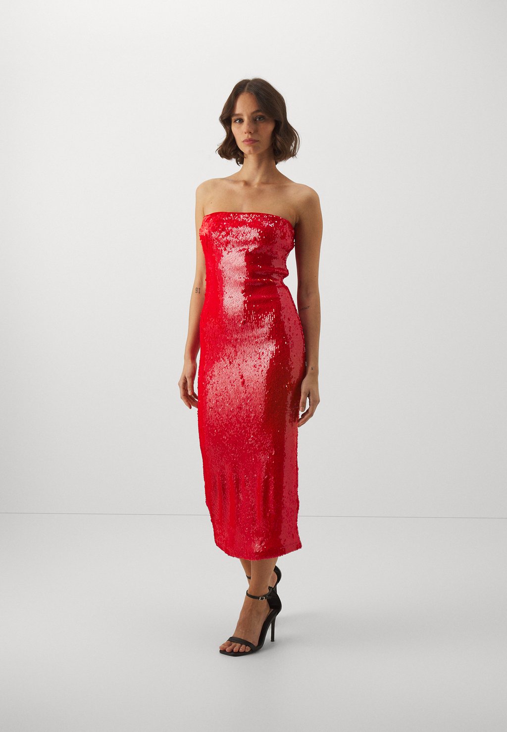 Элегантное платье ПЛАТЬЕ МИДИ TUBE Gina Tricot Petite, красная помада