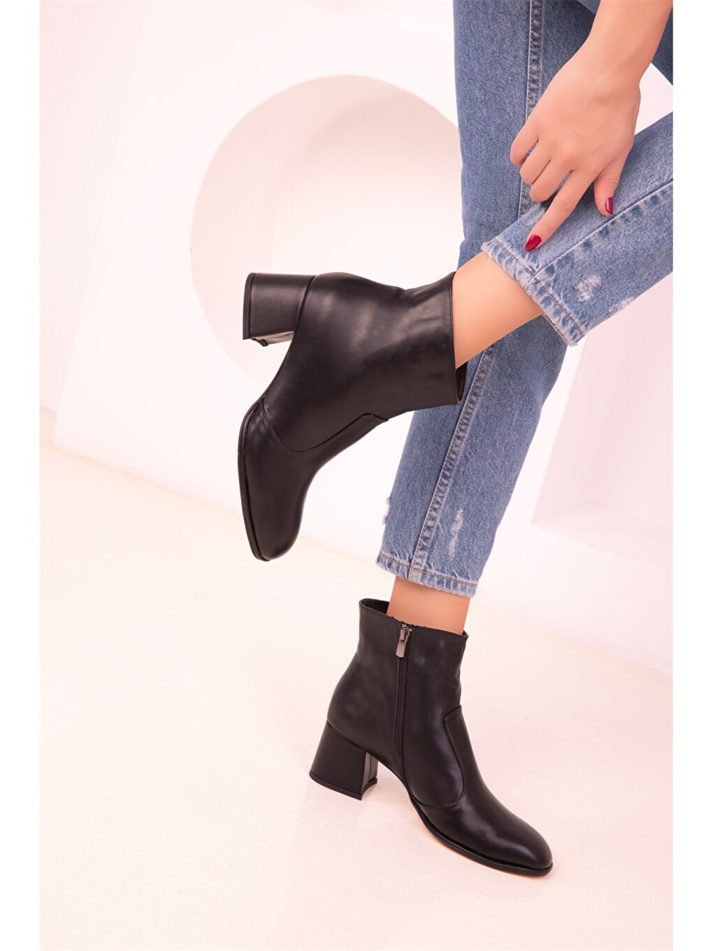 Кожаные женские ботинки на молнии Soho Exclusive, черный