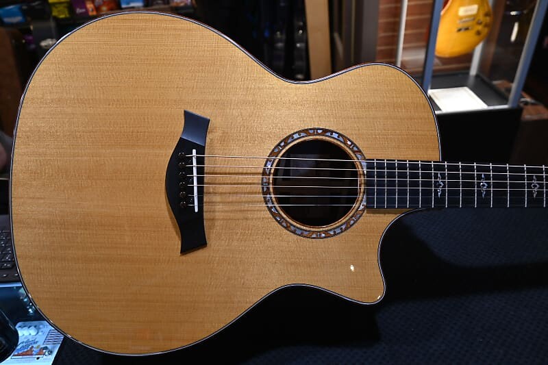 

Акустическая гитара Taylor Custom GA Grand Auditorium Catch #6 Spruce/Rosewood #3122