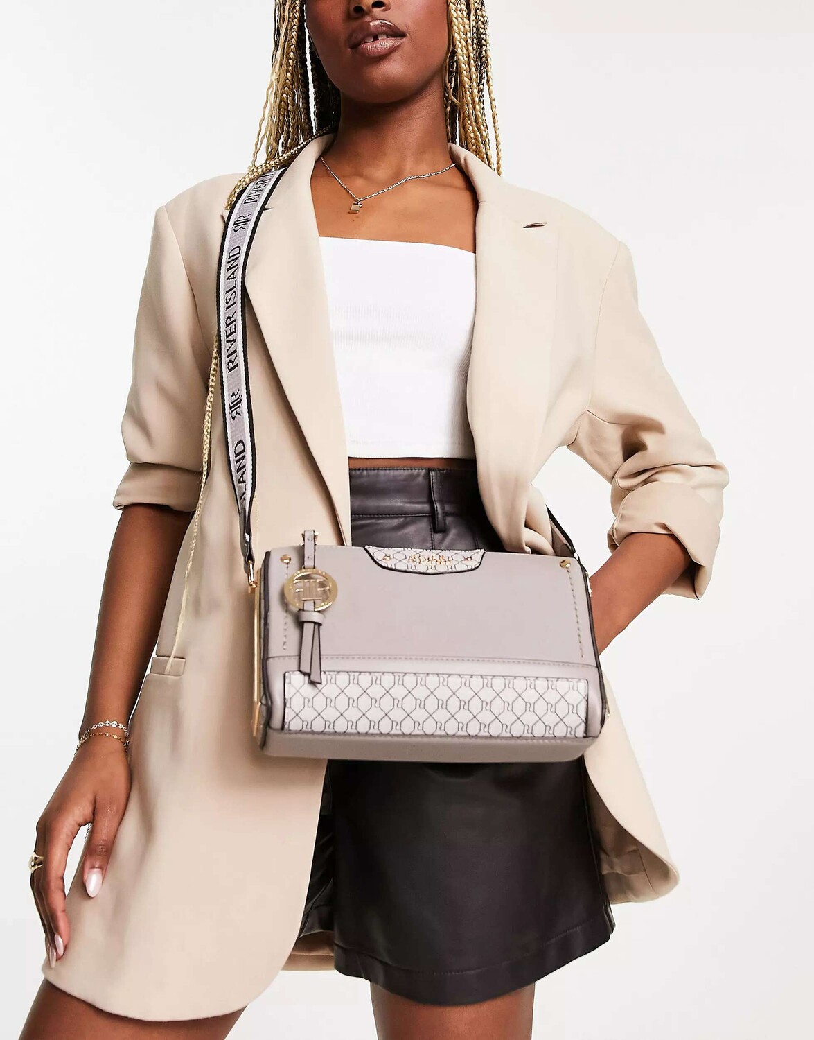 

Серая сумка через плечо River Island