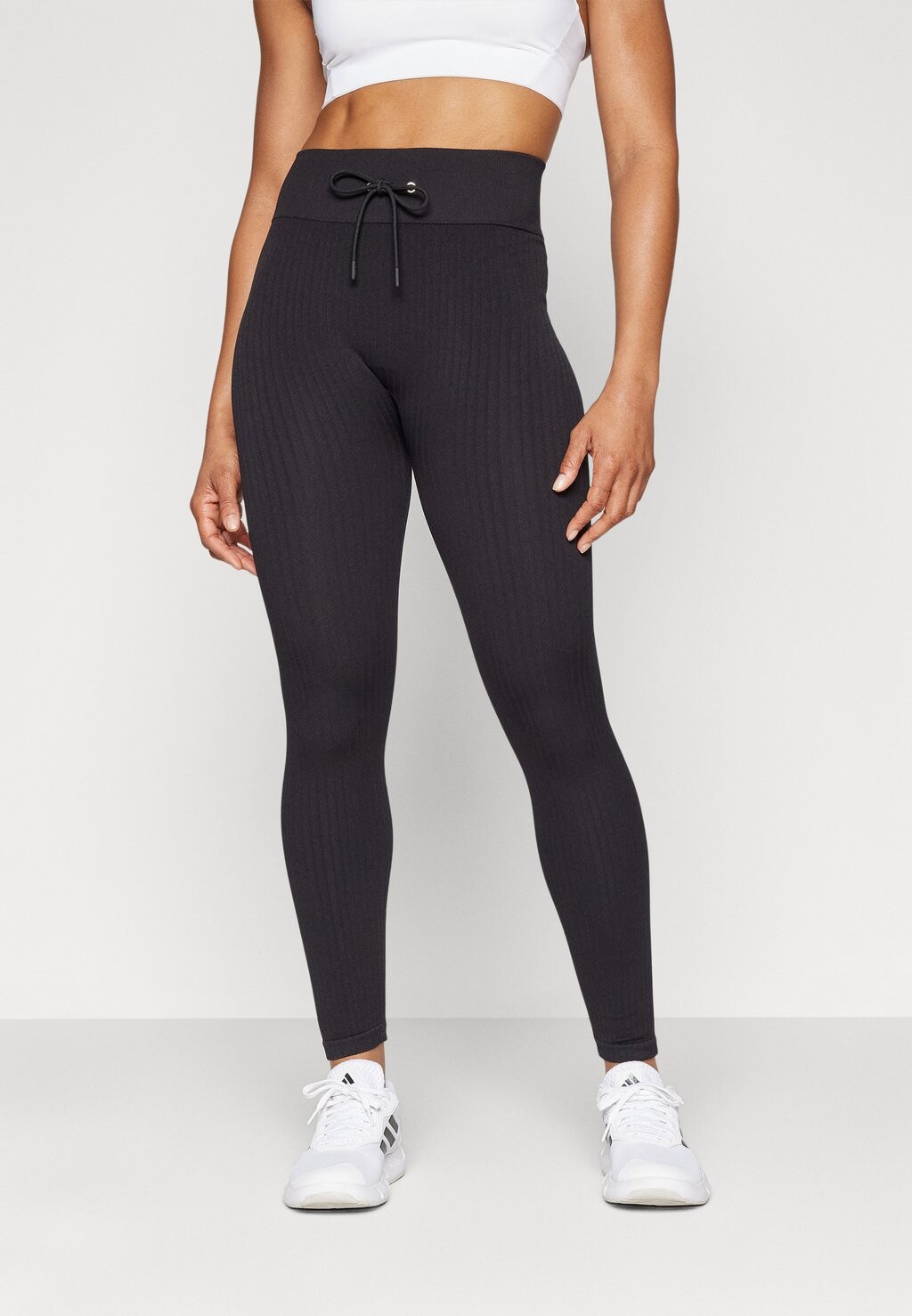 

Леггинсы SEAMLESS Guess, цвет black