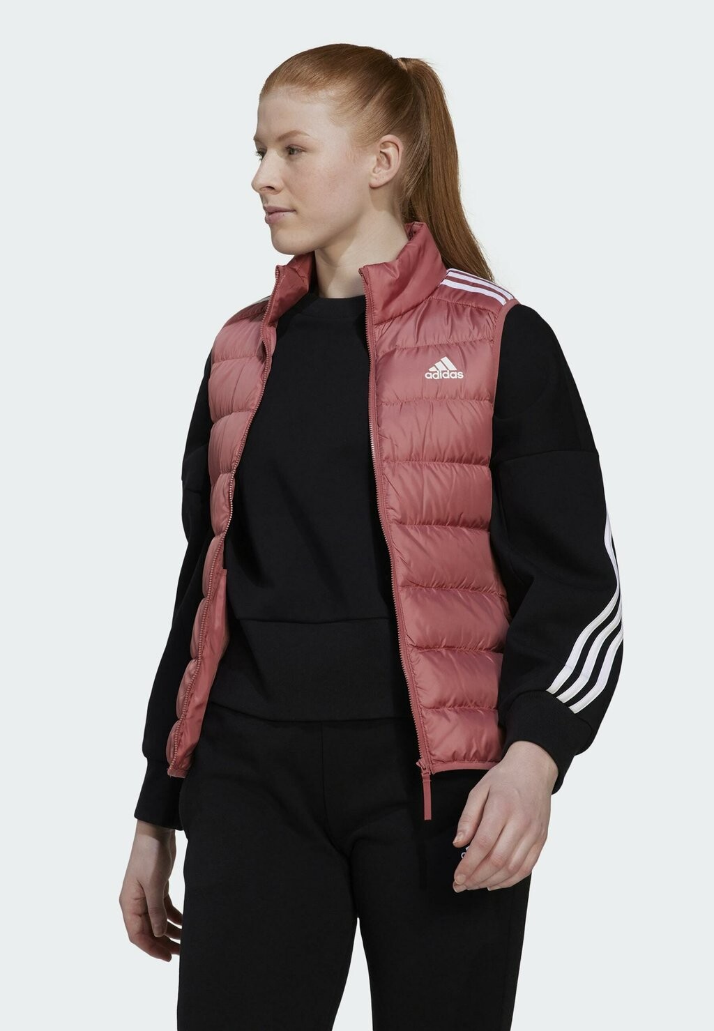 

Жилет Adidas, красный