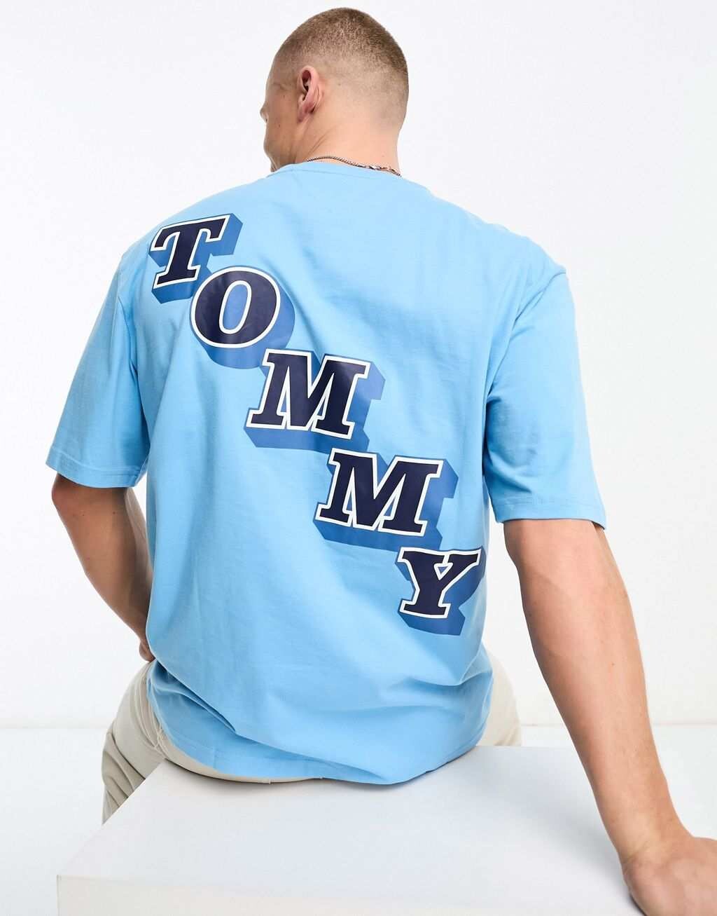 

Синяя футболка с логотипом Tommy Jeans