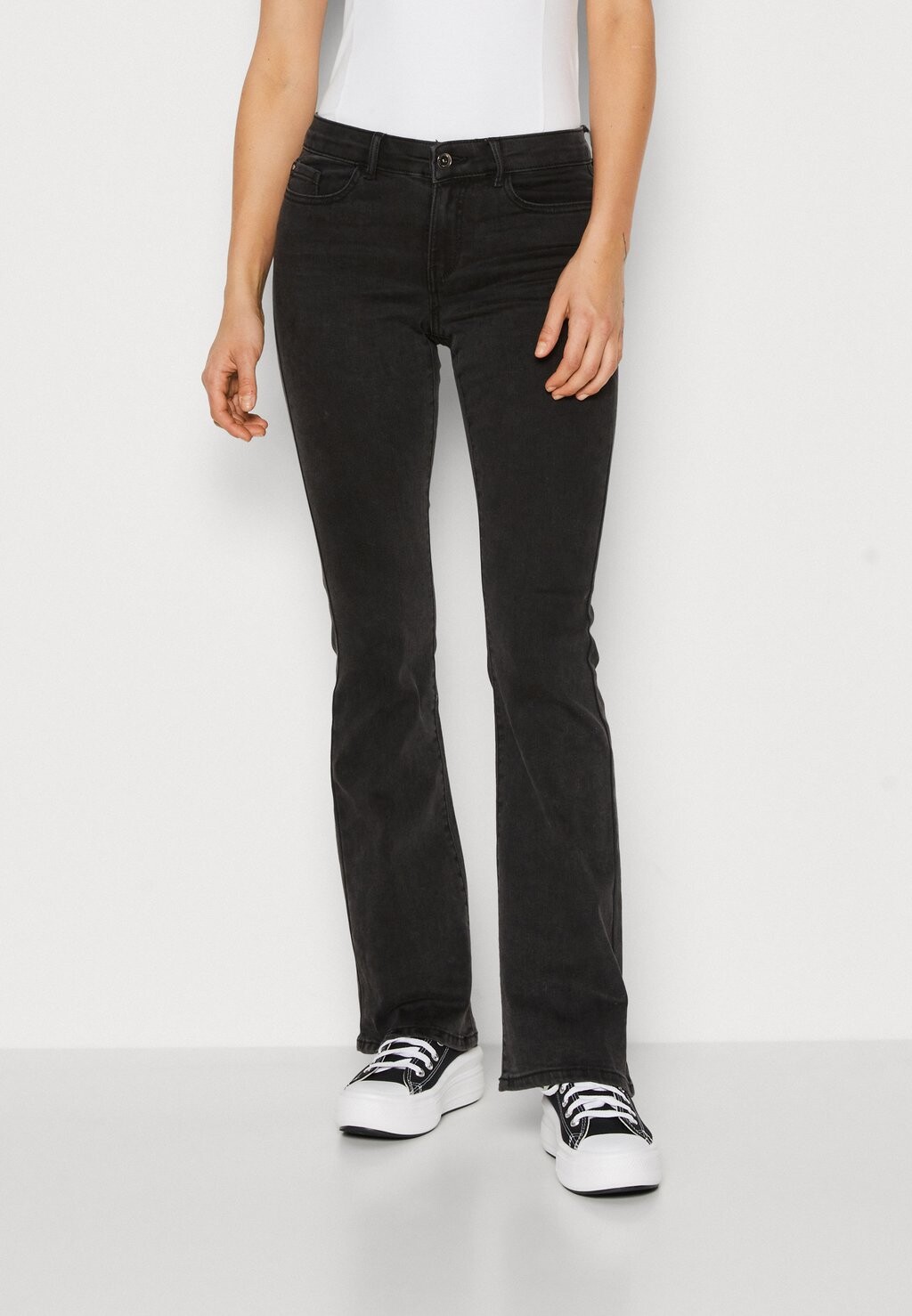 

Джинсы расклешенные Onlrose Sweet ONLY, цвет washed black