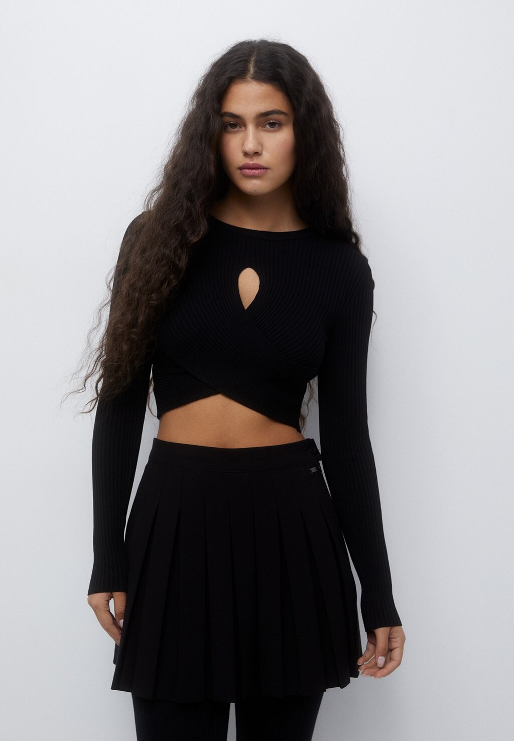 

Свитер Cropped Crossover PULL&BEAR, черный