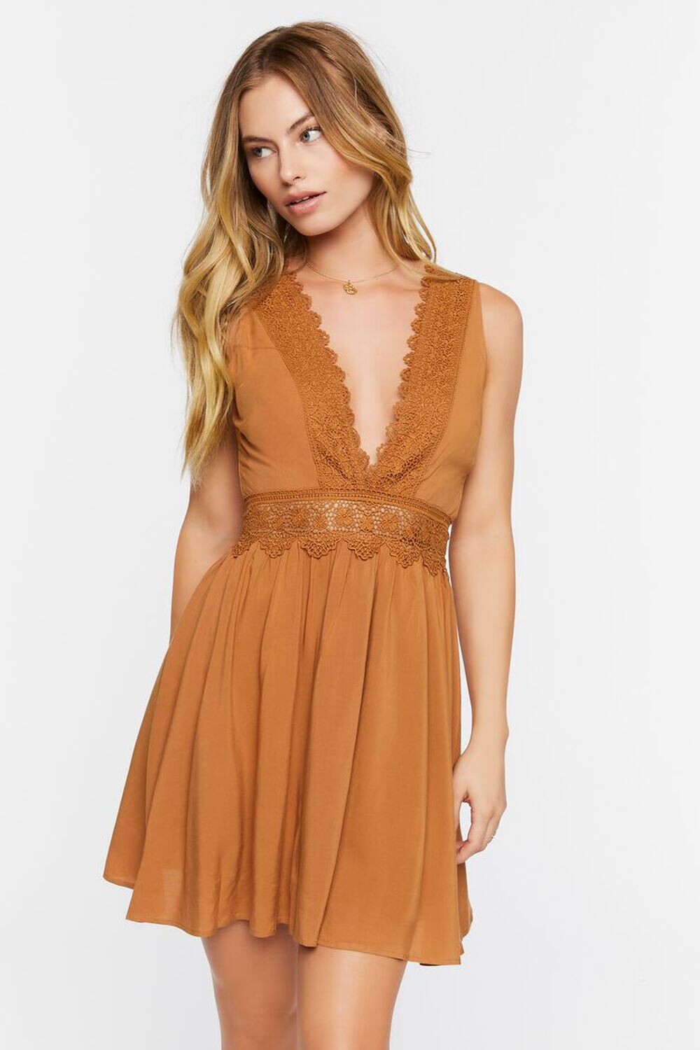 

Мини-платье с глубоким вырезом и кружевной отделкой Forever 21