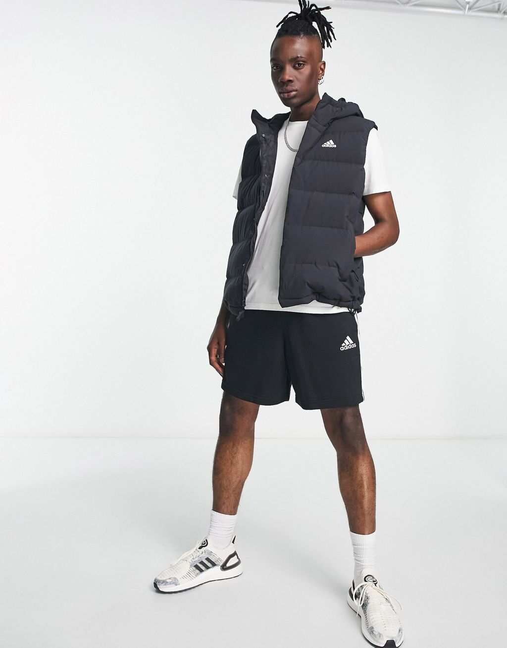 

Черный пуховик adidas Outdoor Helionic