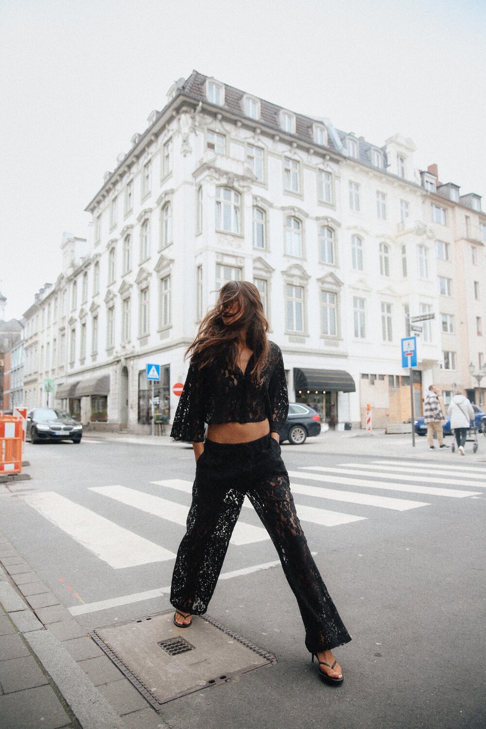 

Укороченная рубашка кружевная ZARA, черный