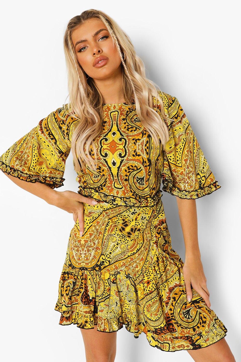

Чайное платье с цепочным принтом и руфлями Boohoo, черный