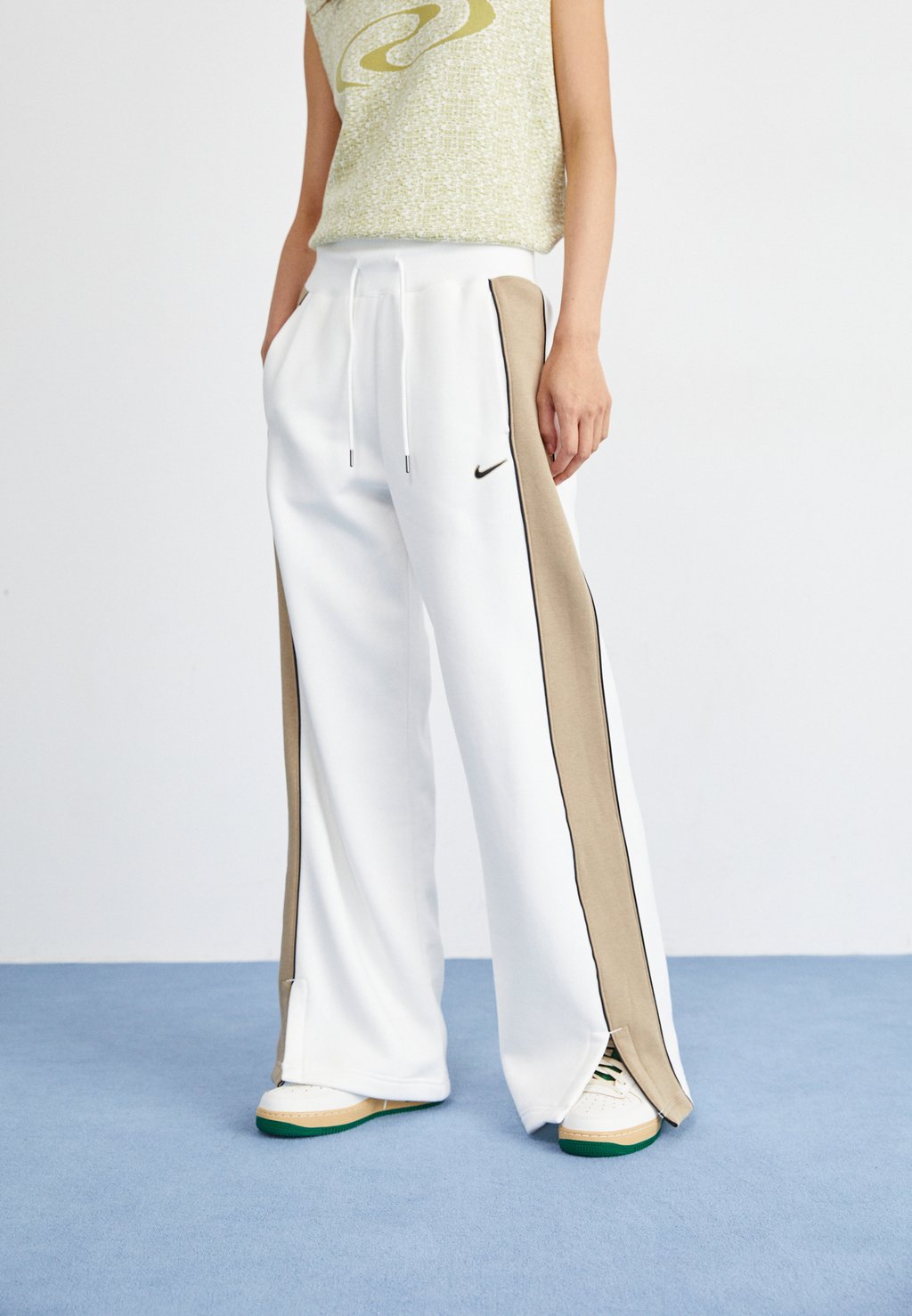 Спортивные брюки PANT Nike Sportswear, цвет white/khaki/black