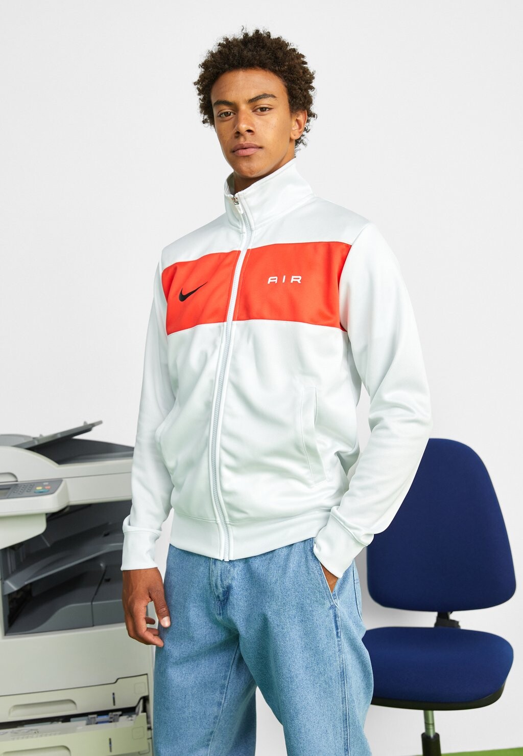 

Толстовка на молнии AIR TRACKTOP Nike, саммит белый/светло-малиновый