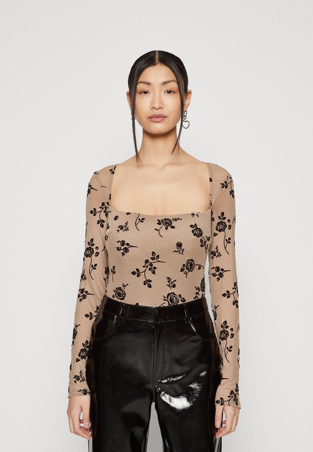 

Блузка BURNOUT SQUARE NECK Gina Tricot, цвет brown/black