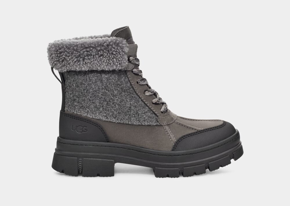 

Сапоги Ashton Addie Tipped UGG, серый