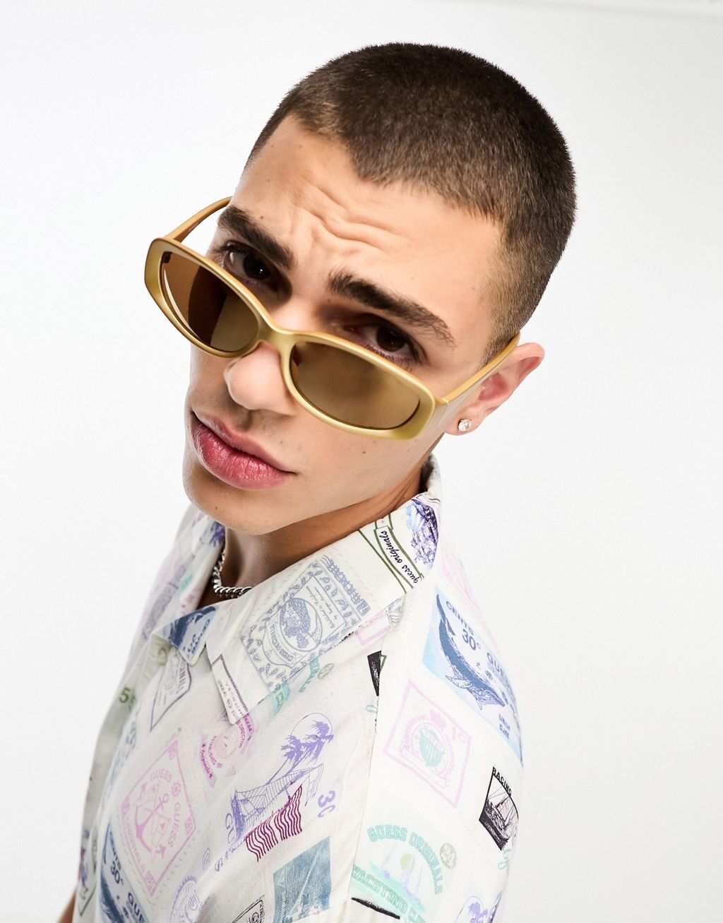 

Золотые узкие солнцезащитные очки-борцовки ASOS DESIGN