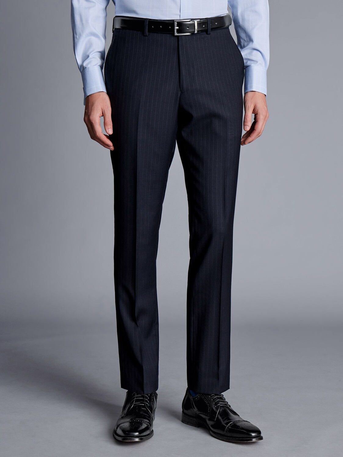 

Брюки костюмного костюма Ultimate Performance в полоску узкого кроя Charles Tyrwhitt, темно-синий