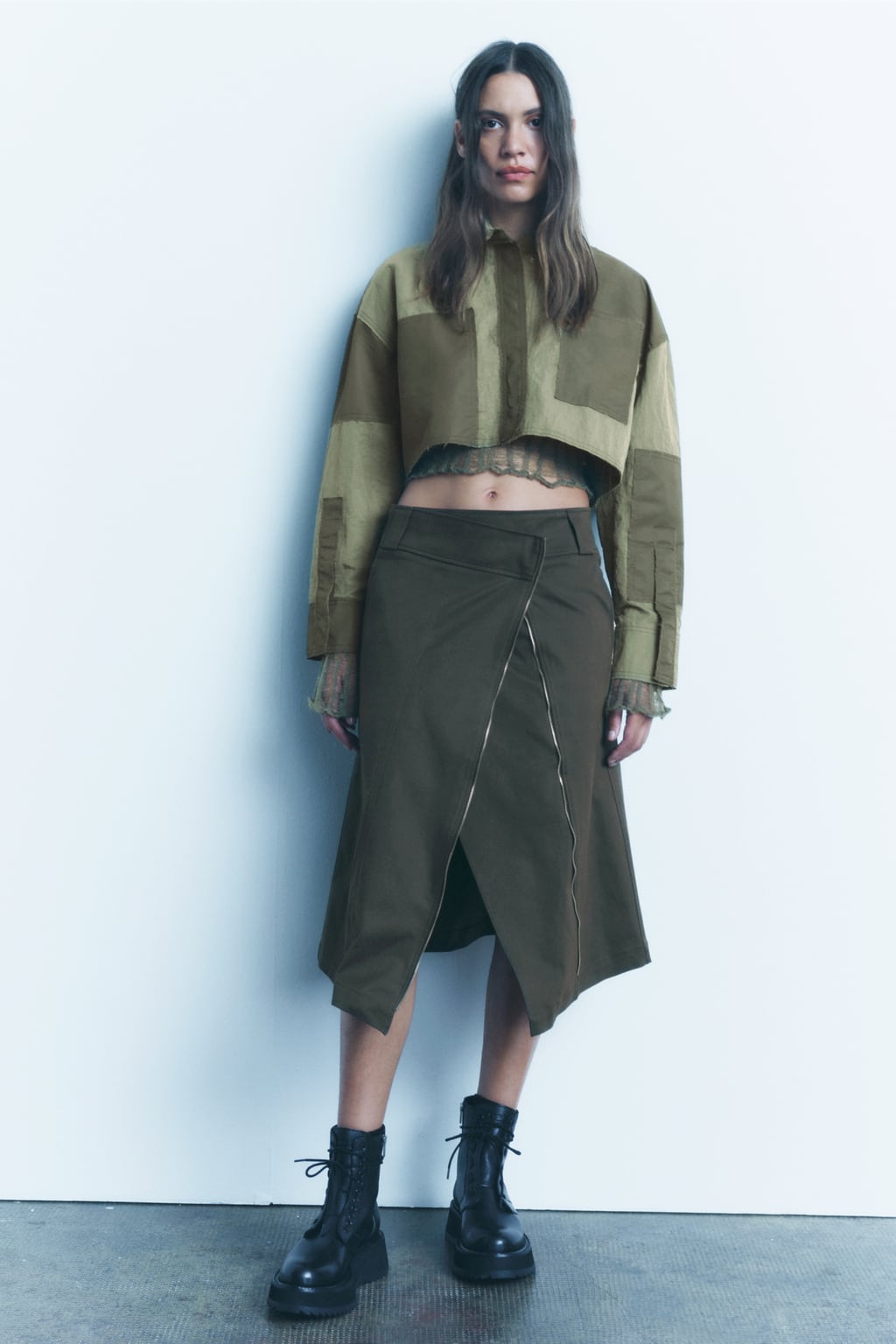 

Укороченная нейлоновая рубашка в стиле пэчворк ZARA, хаки