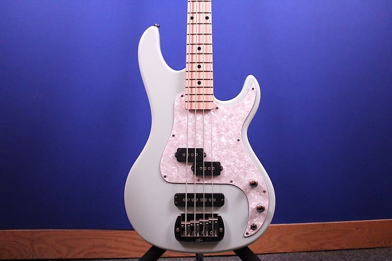 

Басс гитара G&L Tribute SB-2 - Surf Green 211212097