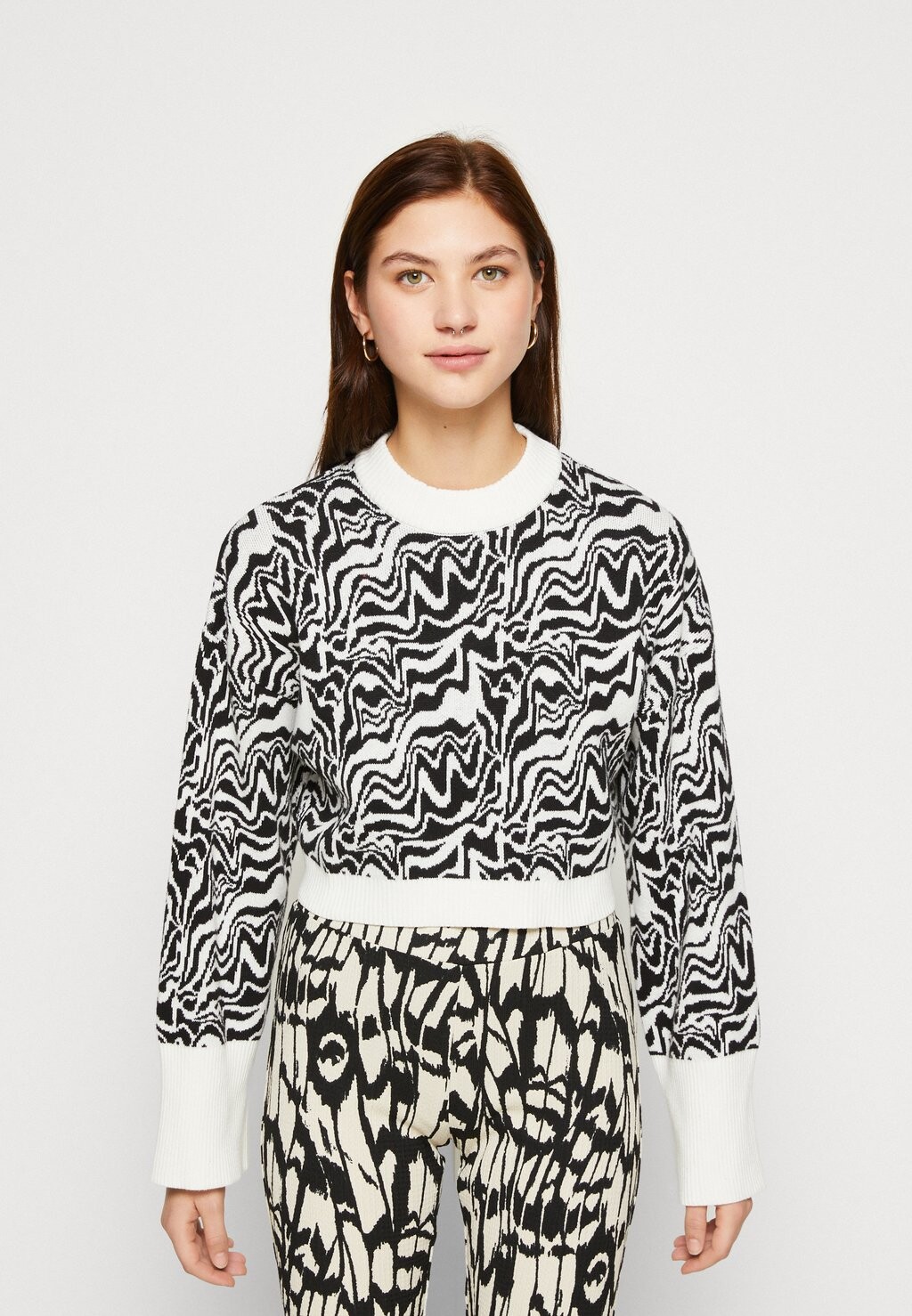 

Свитер Monki, Серый