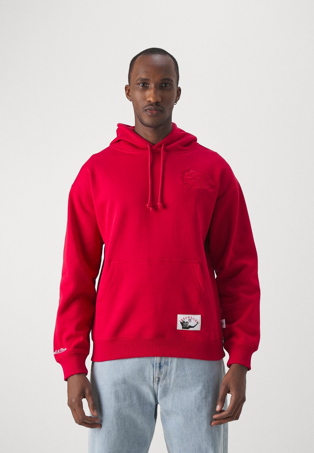 

Team Tonal Logo Heavyweight Fleece Hoodie Mitchell & Ness, цвет scarlet
