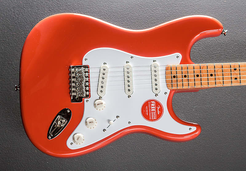 Stratocaster red. Squier Classic Vibe 50s Stratocaster. Fiesta Red Stratocaster. Фендер Ньюпорте Классик. Гитара с 4 синглами.