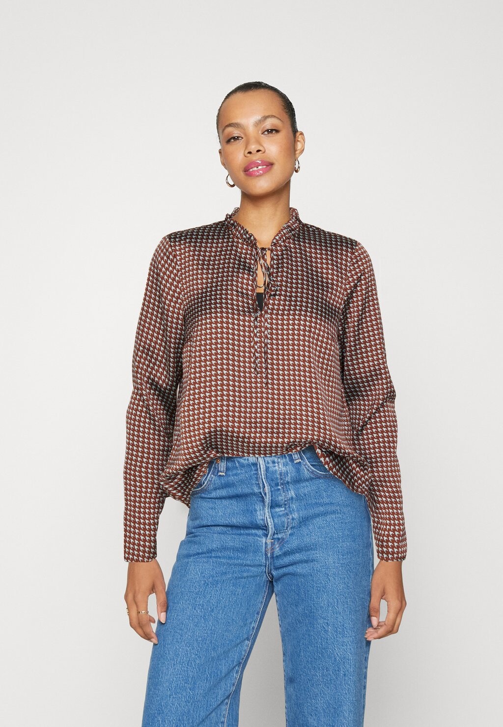 

Блузка Vero Moda ВМОЛИ БЕЛИНДА, цвет chocolate fondanta