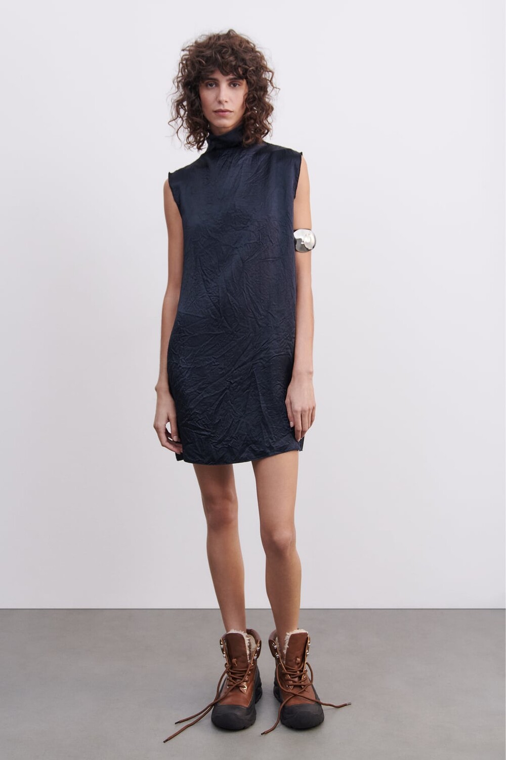 

Короткое атласное платье ZARA, темно-синий